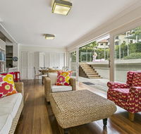 Summery spacious 4 bed home in Kurraba Point - Kawana Tourism
