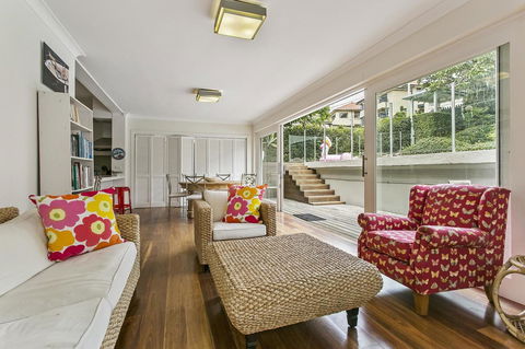 Summery, Spacious 4 Bed Home In Kurraba Point - Kawana Tourism 0