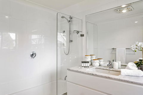 Summery, Spacious 4 Bed Home In Kurraba Point - Kawana Tourism 8