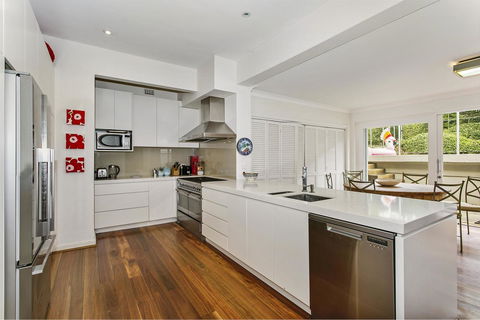 Summery, Spacious 4 Bed Home In Kurraba Point - Kawana Tourism 1