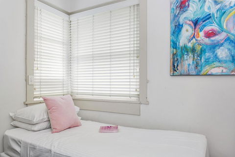 Summery, Spacious 4 Bed Home In Kurraba Point - Kawana Tourism 6