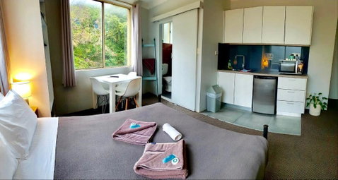 Manly Beachside Apartments - Kawana Tourism 9