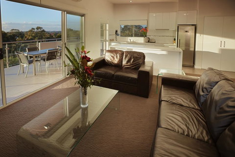 Charlestown Executive Apartments - Kawana Tourism 13