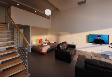 Charlestown Executive Apartments - Kawana Tourism 23