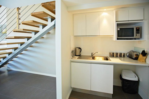 Charlestown Executive Apartments - Kawana Tourism 22