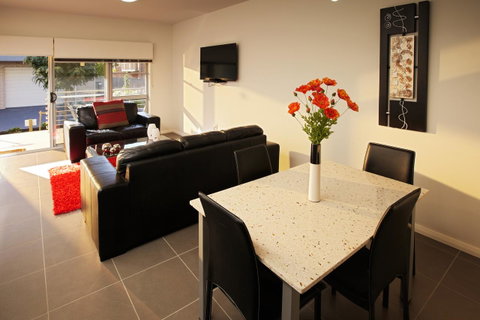 Charlestown Executive Apartments - Kawana Tourism 24