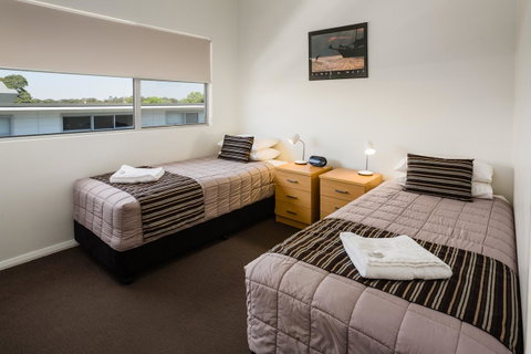 Charlestown Executive Apartments - Kawana Tourism 2