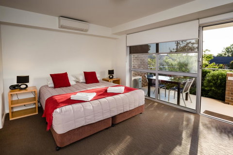 Charlestown Executive Apartments - Kawana Tourism 7