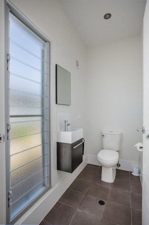 Charlestown Executive Apartments - Kawana Tourism 1