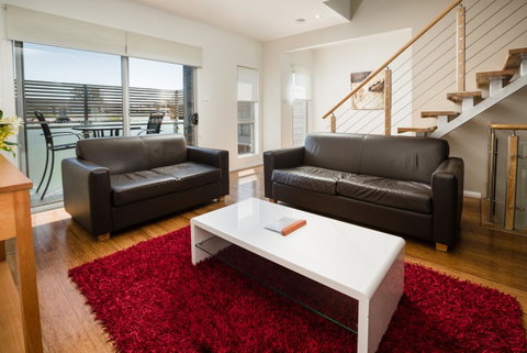 Charlestown Executive Apartments - Kawana Tourism 3