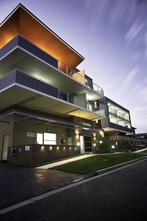 Charlestown Executive Apartments - Kawana Tourism 8