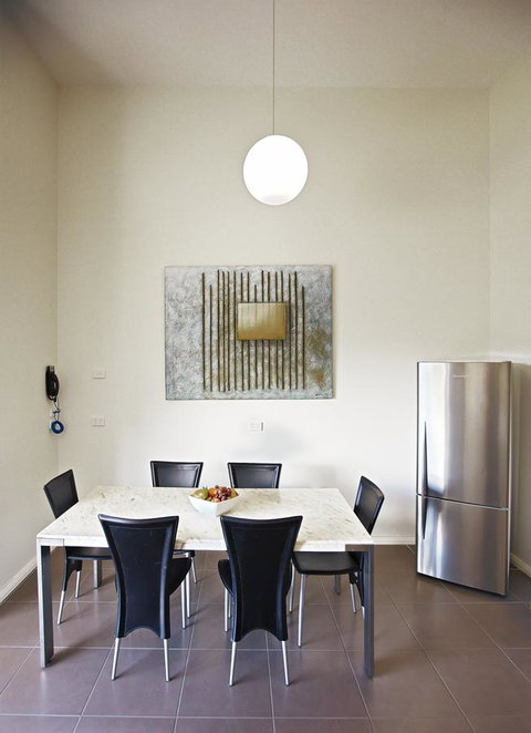 Charlestown Executive Apartments - Kawana Tourism 20
