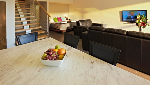 Charlestown Executive Apartments - Kawana Tourism 19