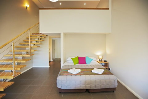 Charlestown Executive Apartments - Kawana Tourism 21