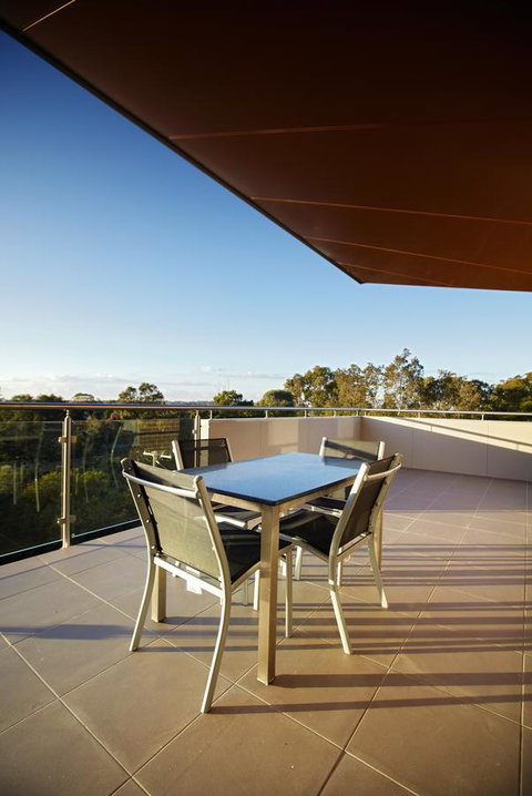 Charlestown Executive Apartments - Kawana Tourism 27