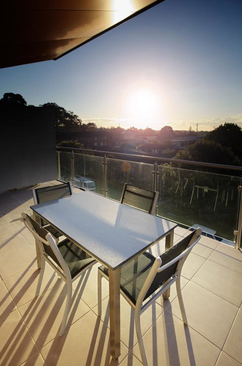 Charlestown Executive Apartments - Kawana Tourism 9