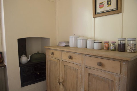 Hillview Heritage Hotel - Kawana Tourism 3