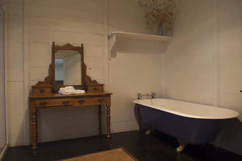 Hillview Heritage Hotel - Kawana Tourism 15