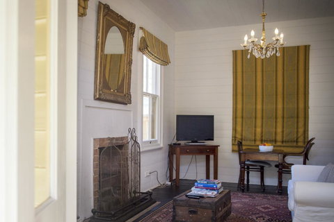 Hillview Heritage Hotel - Kawana Tourism 20