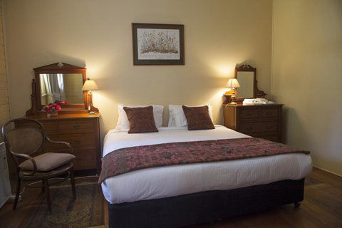 Hillview Heritage Hotel - Kawana Tourism 7