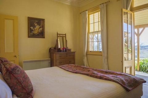 Hillview Heritage Hotel - Kawana Tourism 31