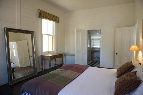 Hillview Heritage Hotel - Kawana Tourism 21