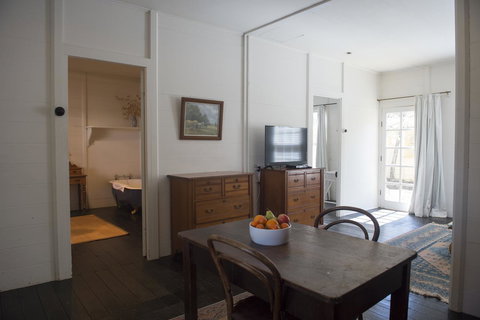 Hillview Heritage Hotel - Kawana Tourism 14