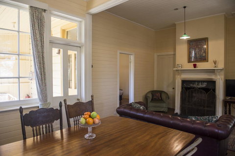 Hillview Heritage Hotel - Kawana Tourism 4