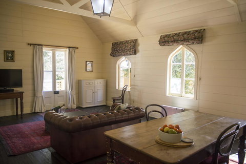 Hillview Heritage Hotel - Kawana Tourism 24