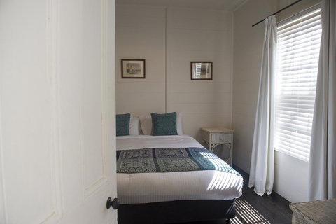 Hillview Heritage Hotel - Kawana Tourism 18