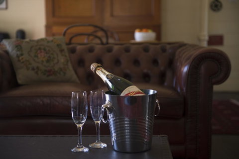 Hillview Heritage Hotel - Kawana Tourism 25