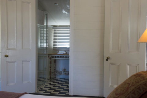 Hillview Heritage Hotel - Kawana Tourism 22