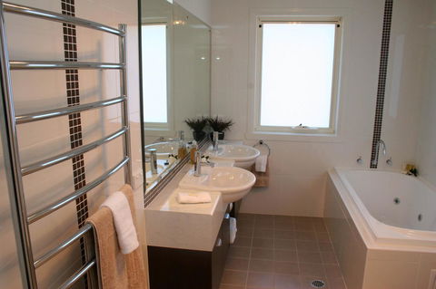 Encore Apartments - Kawana Tourism 11