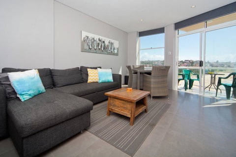 Gorgeous Coogee Views 2 Beds WT21 - Kawana Tourism 2