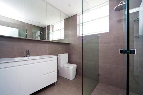 Gorgeous Coogee Views 2 Beds WT21 - Kawana Tourism 11