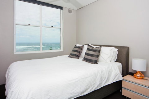Gorgeous Coogee Views 2 Beds WT21 - Kawana Tourism 5