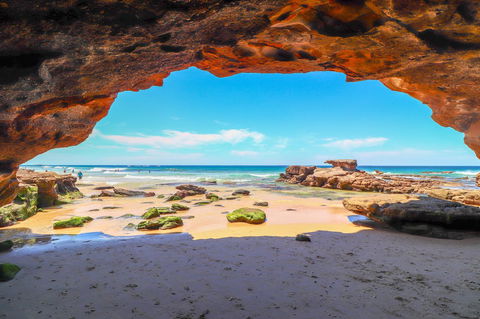 Coastal Horizons Beach House - Kawana Tourism 1