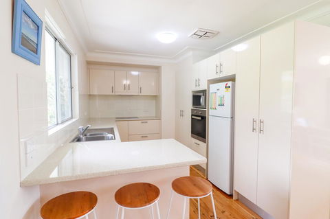 Coastal Horizons Beach House - Kawana Tourism 5