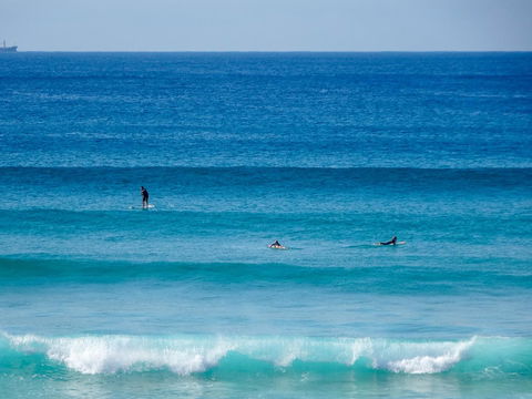 Coastal Horizons Beach House - Kawana Tourism 17