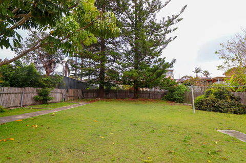 Coastal Horizons Beach House - Kawana Tourism 15