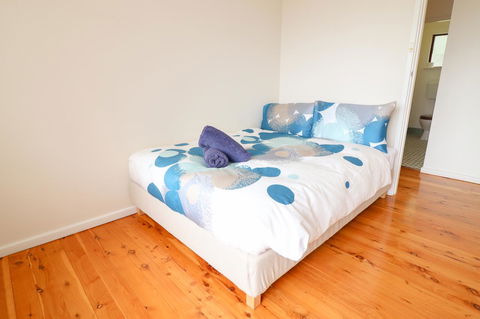 Coastal Horizons Beach House - Kawana Tourism 10