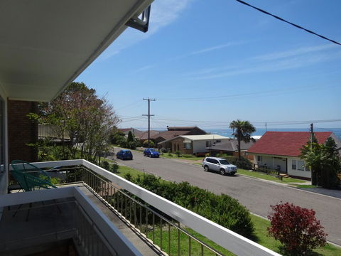 Coastal Horizons Beach House - Kawana Tourism 14