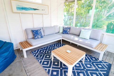 Coastal Horizons Beach House - Kawana Tourism 2
