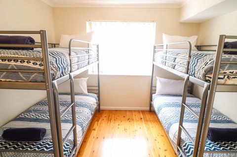 Coastal Horizons Beach House - Kawana Tourism 6