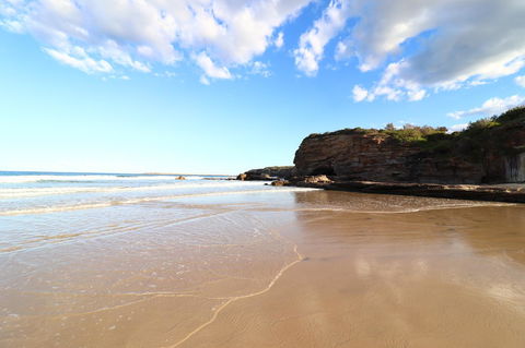 Coastal Horizons Beach House - Kawana Tourism 16