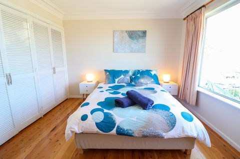 Coastal Horizons Beach House - Kawana Tourism 3