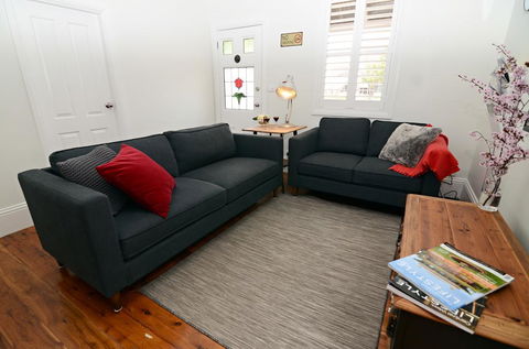 Thelma's Temora - Kawana Tourism 6