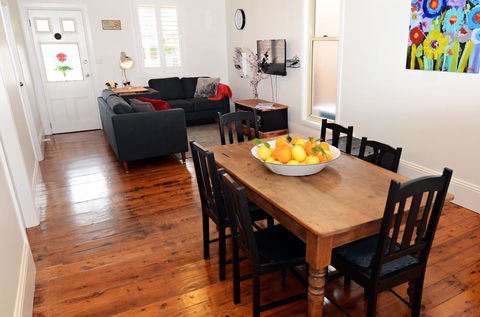 Thelma's Temora - Kawana Tourism 7