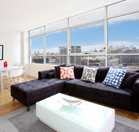 Gadigal Groove - Modern and Bright 3BR Executive Apartment in Zetland with Views - Kawana Tourism