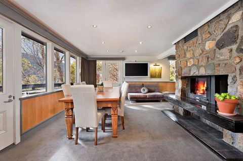 Pure Chalet Thredbo - Kawana Tourism 14